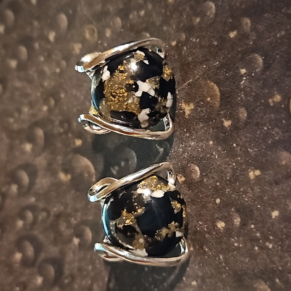 Vintage Silvertone Lucite Black Flecked Clip Earrings - Picture 2 of 3